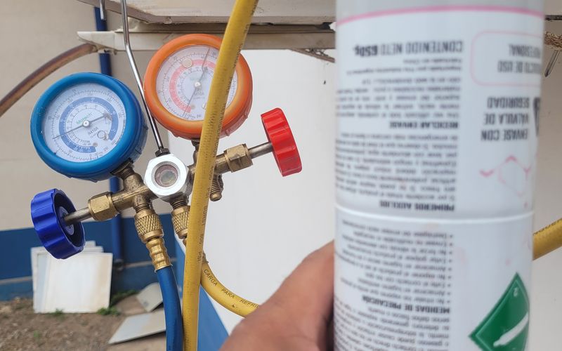 Carga de gas refrigerante R410A — climatización